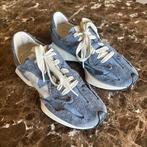 *Rare* limited edition, UNISEX NEW BALANCE 327’s.